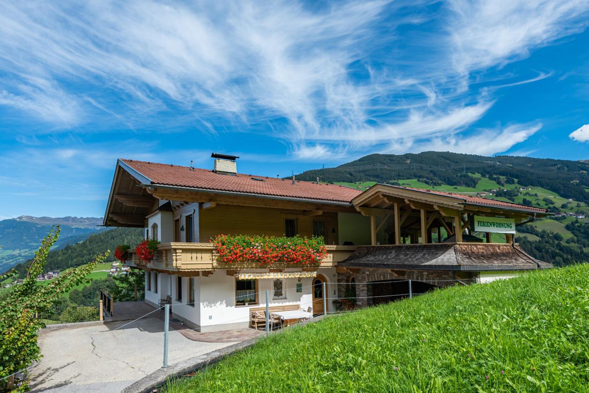Ferienwohnung Ausblick Zillertal Hainzenberg Exterior photo